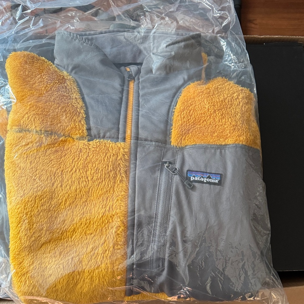 Patagonia Fleece R3 Jacket in Yellow and Gray Men’s L